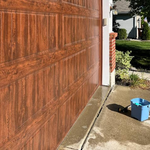 HOW TO WASH YOUR GARAGE DOOR